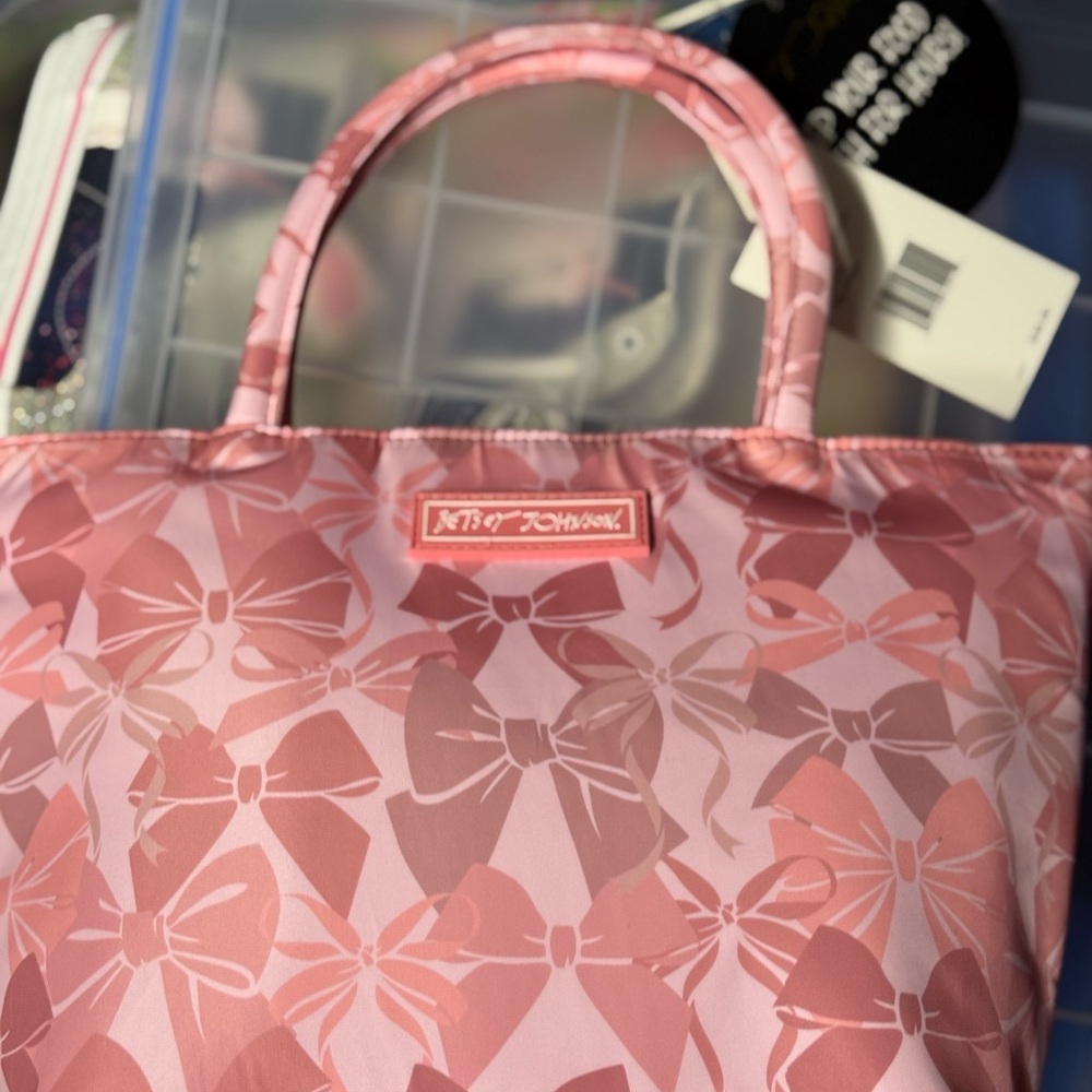 Betsey Johnson Pink Bow Lunch Tote Bag NWT - Picture 2 of 2